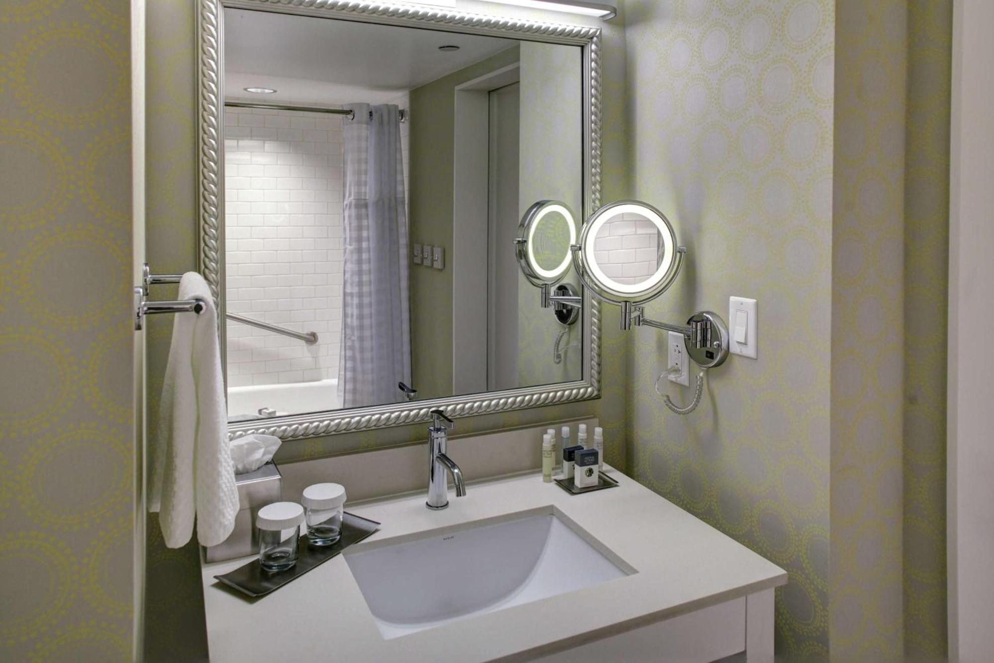 Hotel Doubletree By Hilton Biloxi